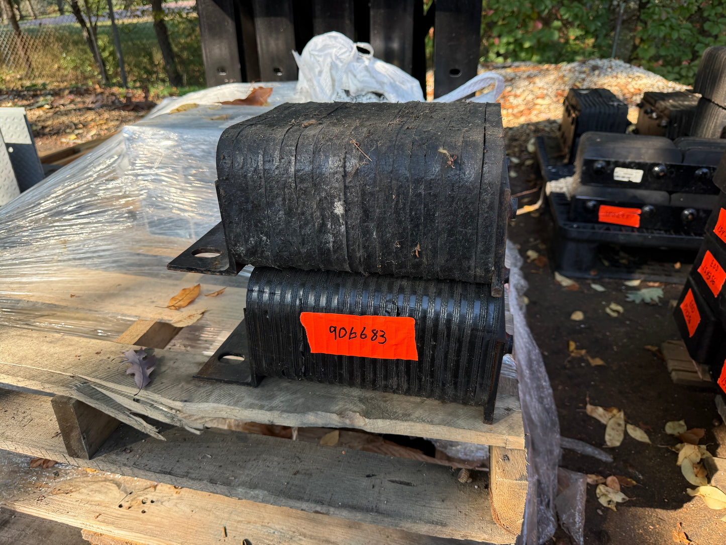 906683 - Laminated Bumper